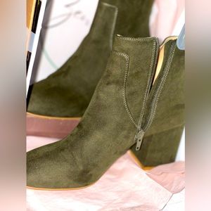 USED Loft Olive booties size 9